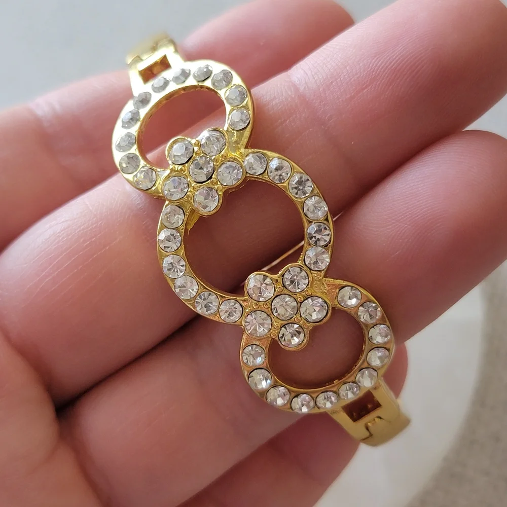 Rhinestone Bracelet in Gold Tone